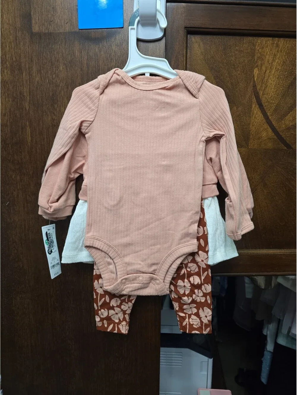 3m brand new three piece outfit set from carter's item, 71G5